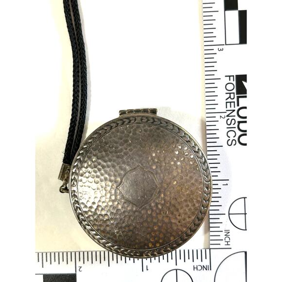 Vintage Silver Plated Powder Box With Wrist Strap - Picture 10 of 12